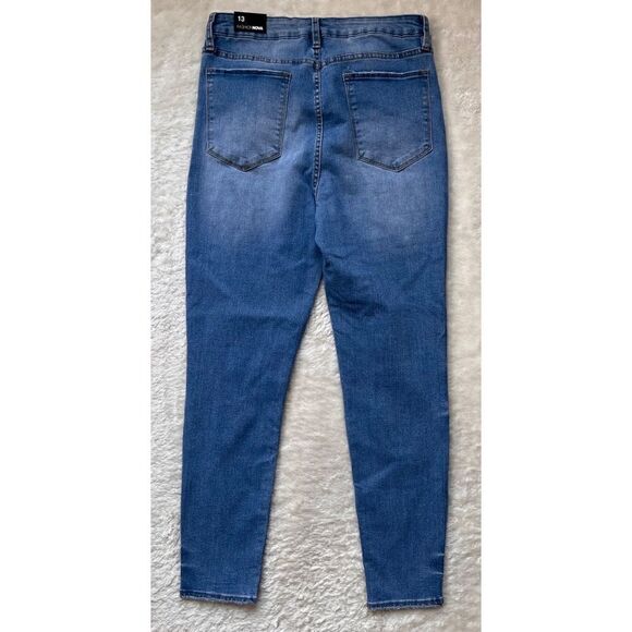 NWT Fashion Nova Sneaking Out Stretch Skinny Jeans - Medium Wash, Size 13 - Picture 14 of 16